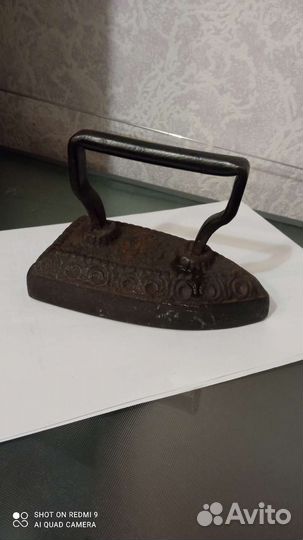 Старинный утюг, чугунный, литой