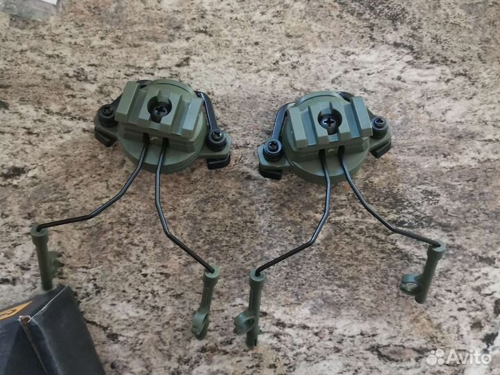 Крепление для активных наушников