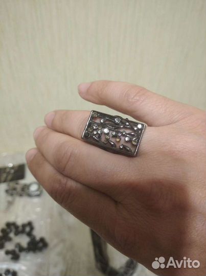 Бусы,серьги,броши,цепочка.Цена за комплект