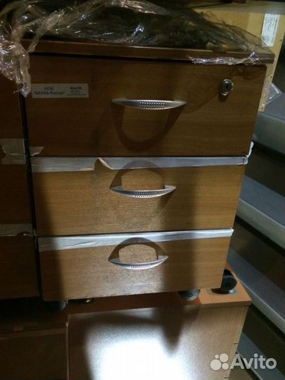 Тумбы для оргтехники и под стол