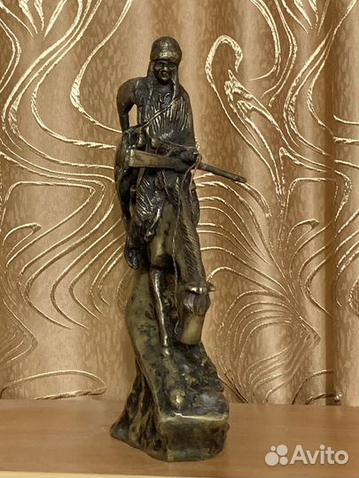 Бронзовая статуэтка. США