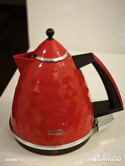 Чайник электрический новый Delonghi