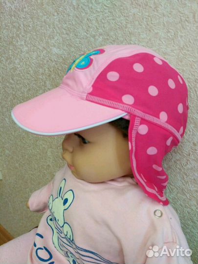 Купальники и кепки