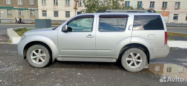 Nissan Pathfinder 2.5 МТ, 2010, 137 000 км