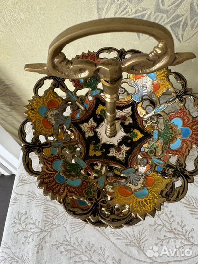 Индийская трехярусная этажерка