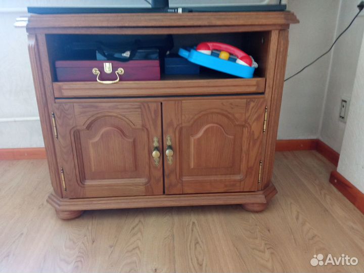 Продаю тв тумбу