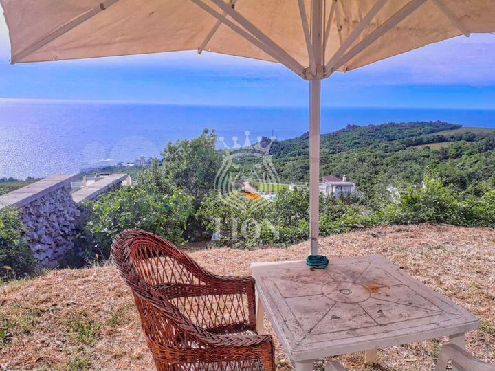 Дом 227 м² на участке 5 сот.