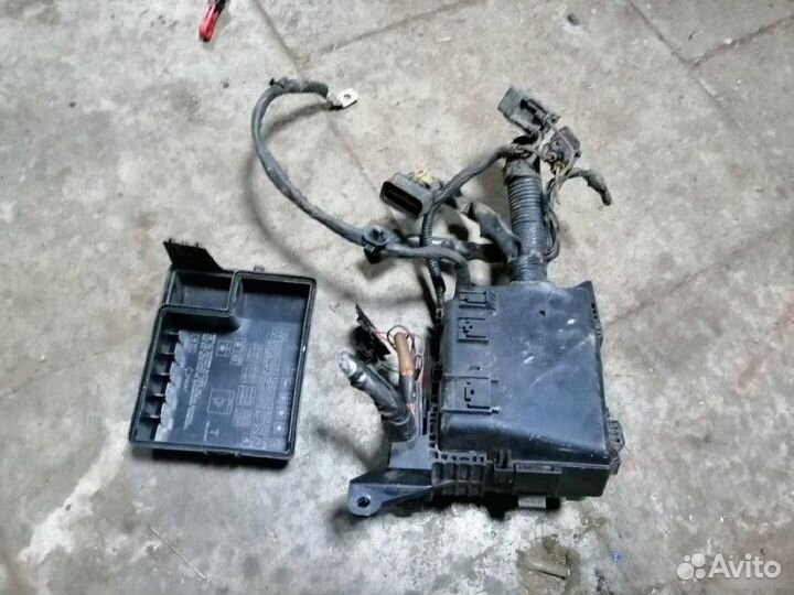 Блок предохранителей Mitsubishi Lancer 9