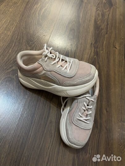 Кроссовки женские
