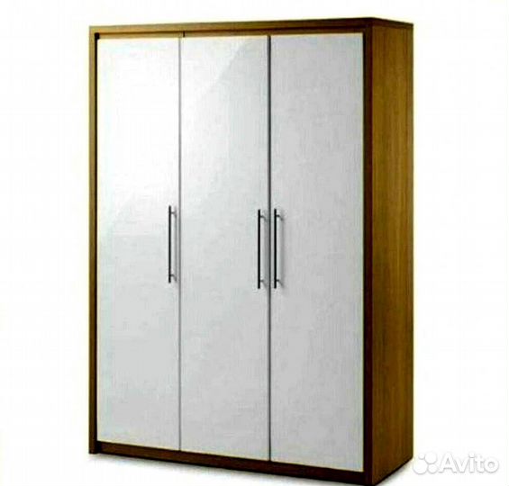 Распашной шкаф в комнату. Оплата после доставки