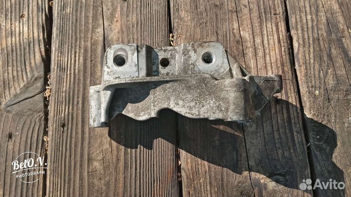 Кронштейн двигателя 1.2 TSI Шкода Фольксваген Ауди