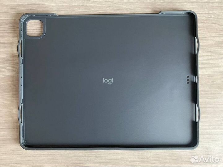 Чехол-клавиатура Logitech Combo Touch