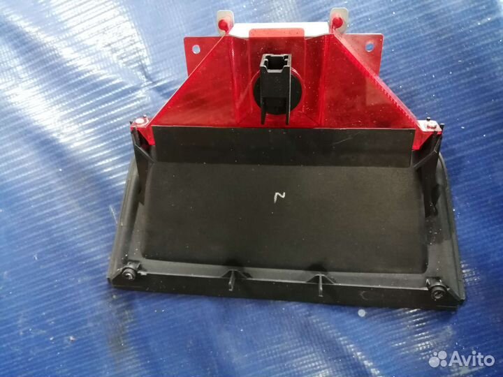 Стоп сигнал Nissan Tiida