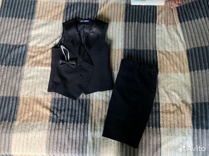 Школьный костюм с шортами