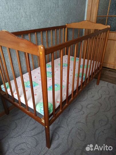 Детская кроватка с матрасом