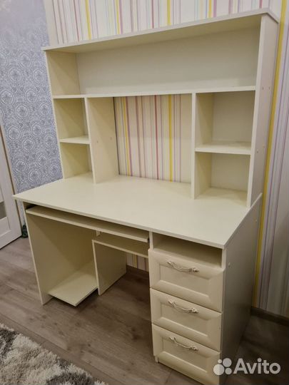 Компьютерный стол для школьника