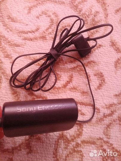 Зарядка и гарнитура для Sony Ericsson