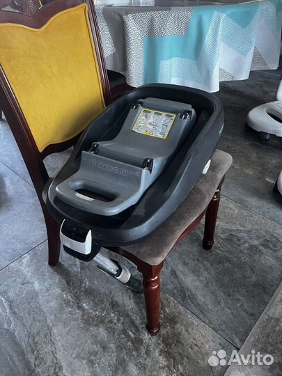 База maxi cosi family fix