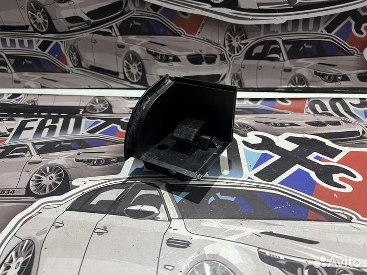 Кронштейн задней полки BMW E61