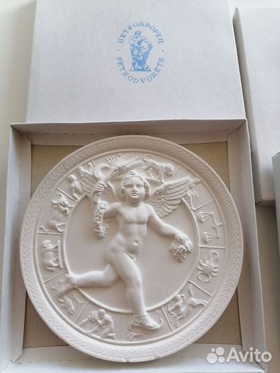 Гипсовое панно