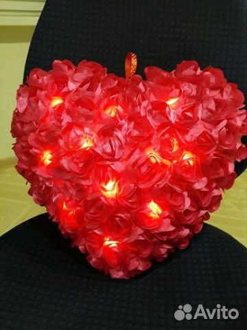 Подушка из 99 роз