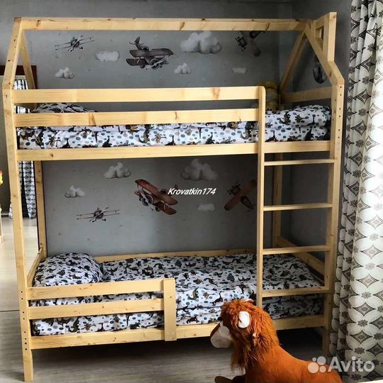Кровать двухъярусная домик