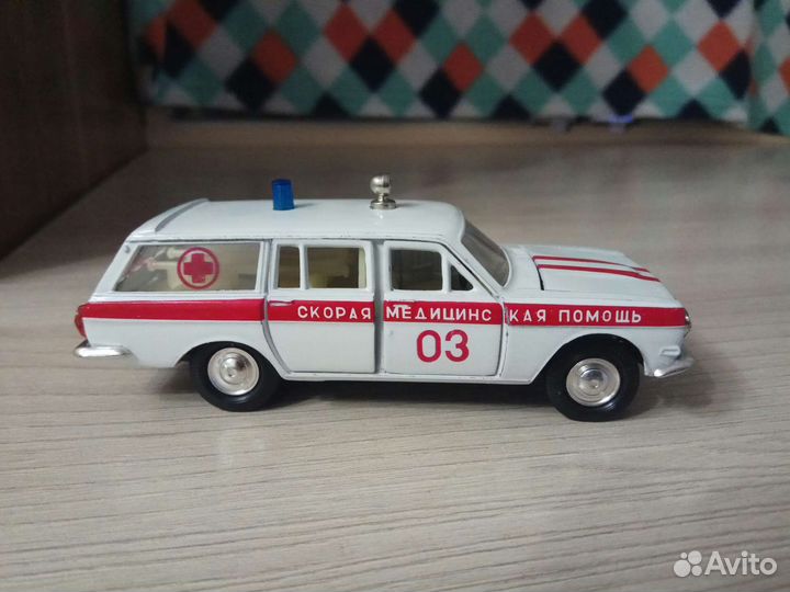 Модель автомобиля Волга 2402 скорая помощь