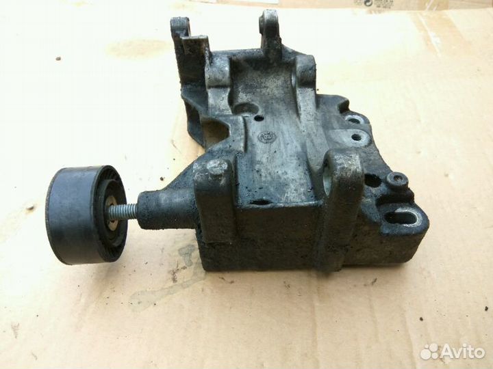 Кронштейн генератора Пежо 206