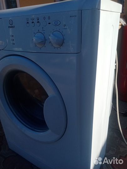 Узкая indesit 4кг 1000об