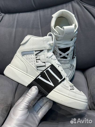 Кроссовки Valentino