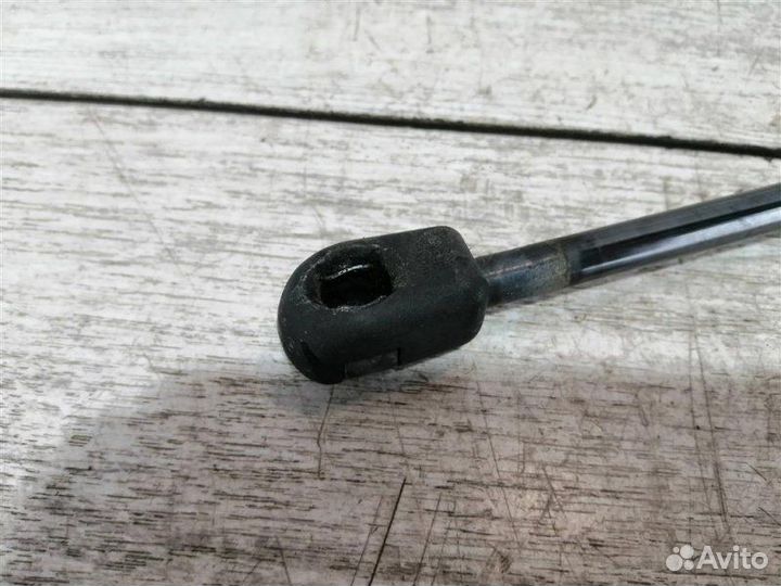 Амортизатор крышки багажника Renault Megane 2