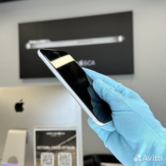 iPhone SE, 64 ГБ
