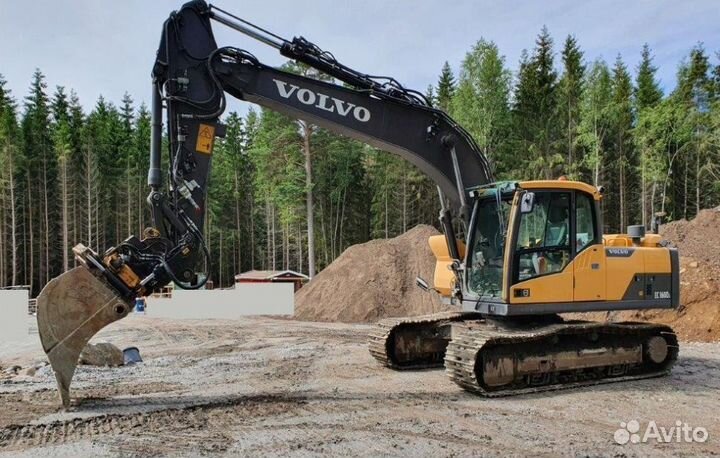 Стекло кузовное правое у стрелы на экскаватор Volv