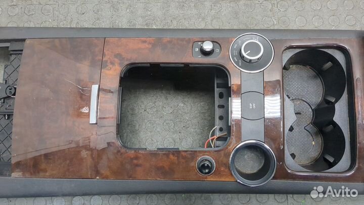 Консоль салона Volkswagen Touareg