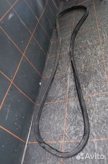 Уплотнитель двери багажника-Mercedes-Benz GLC X253