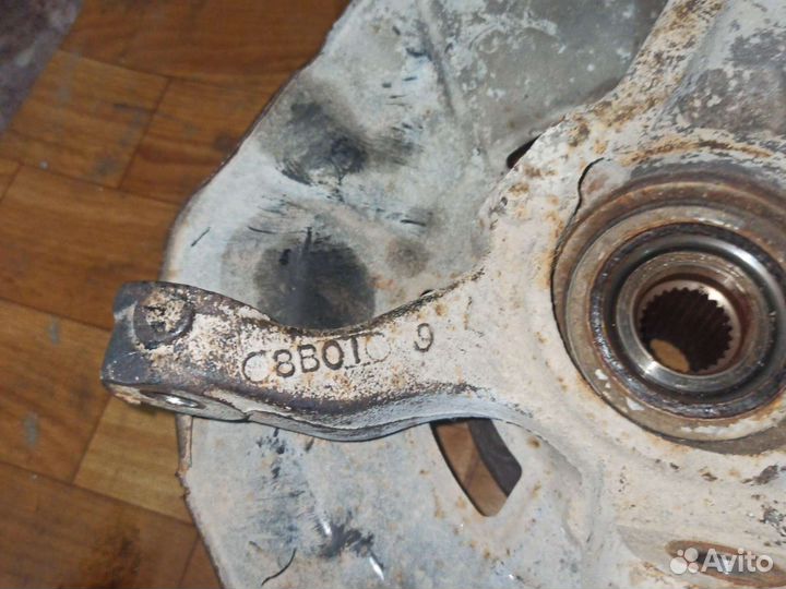 Кулак поворотный левый toyota camry v40