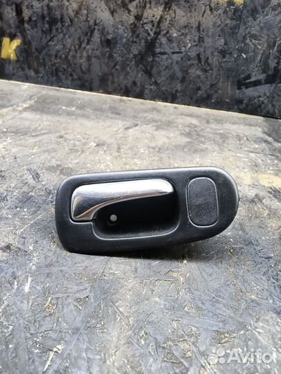 Ручка внутреняя задняя правая honda civic 6 mb2