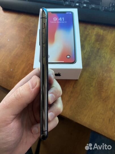 iPhone X, 64 ГБ