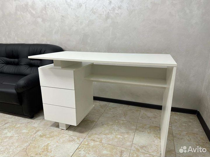 Компьютерный стол IKEA белый