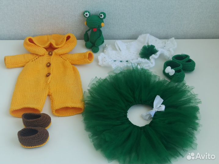 Вязаная кукла с гардеробом (на заказ)