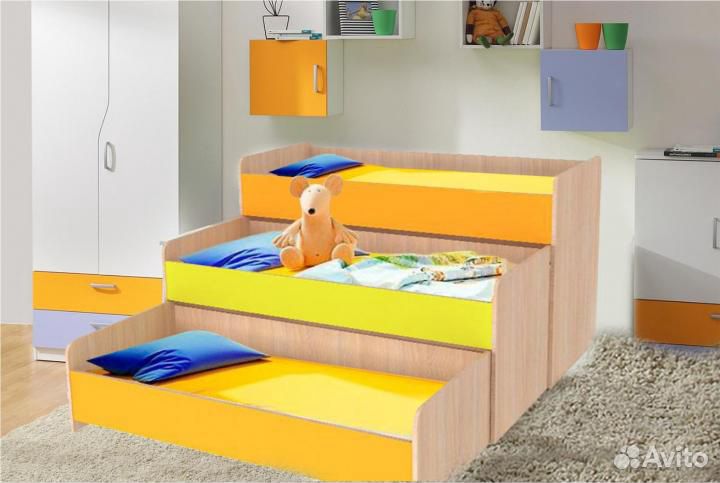 Кровать трехуровневая