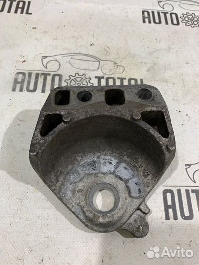 Кронштейн опоры двигателя правый Mazda 6 GH LF