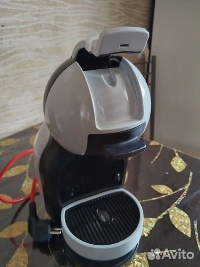 Капсульная кофемашина dolce gusto новая