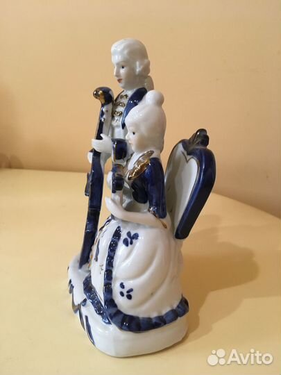 Фарфоровая статуэтка