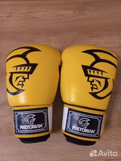 Боксерские перчатки
