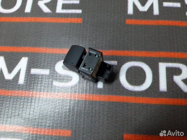 Кнопка стеклоподъемника задняя левая Audi A8 4E/D3