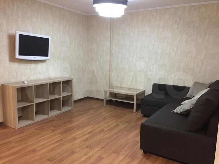 2-к. квартира, 52 м², 10/15 эт.