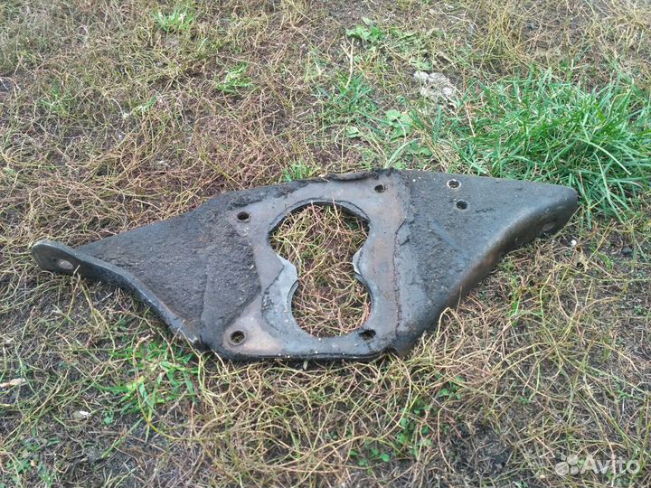 Пластина опорная кпп и раздатки УАЗ 469