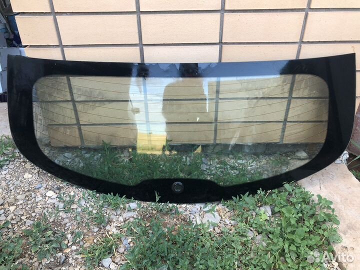 Заднее стекло nissan