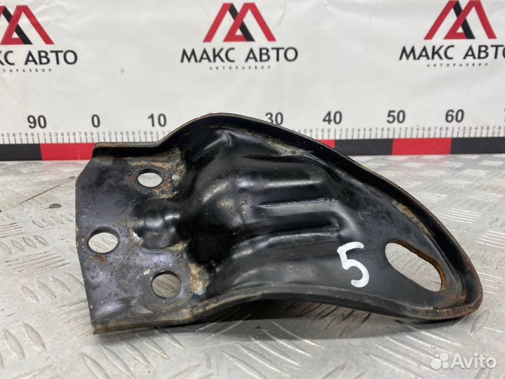 Б/У Буксировочный крюк левый Hyundai Accent LC